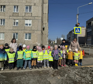 Юные пешеходы познают дорожную грамоту на практике!